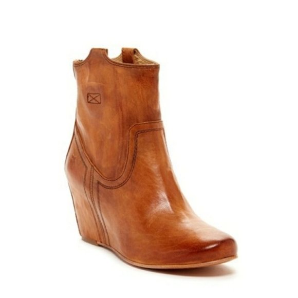 frye carson wedge bootie